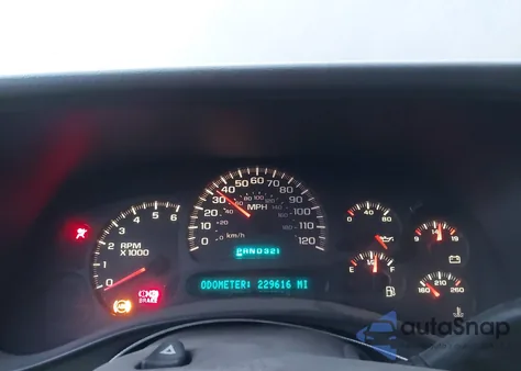 2005 Chevrolet Suburban 1500 Z71 z USA, uszkodzony, nr VIN 3GNFK16Z95G170576